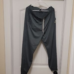 Vuori Women's Joggers in Kelp Heather